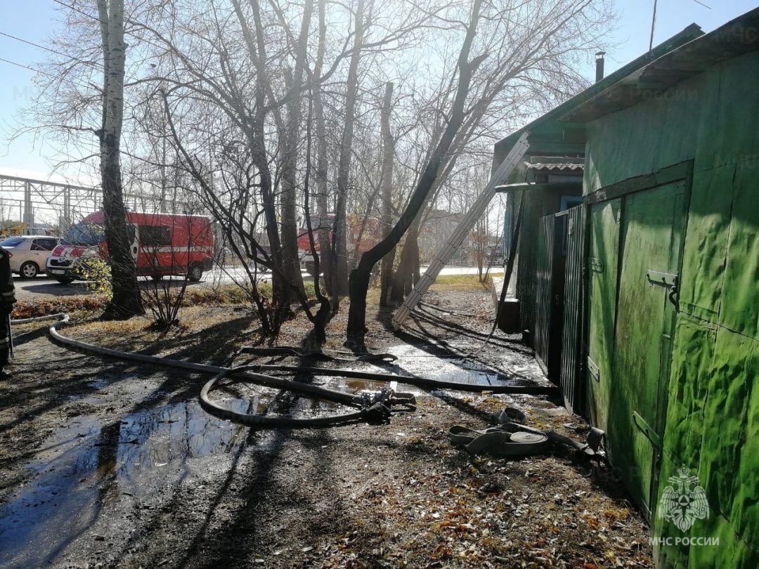 В Благовещенске огнеборцы ликвидировали возгорание на частном подворье