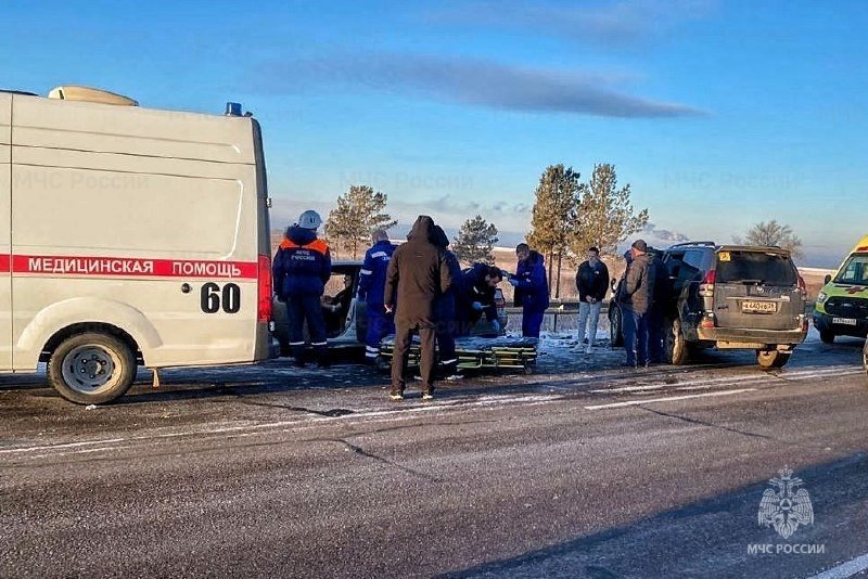 Сотрудники МЧС  России работали на месте ДТП в Амурской области