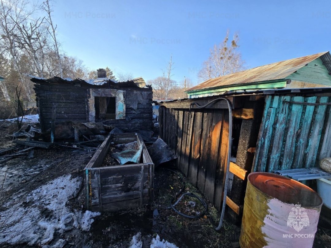 Благовещенские огнеборцы тушили пожар в Белорье